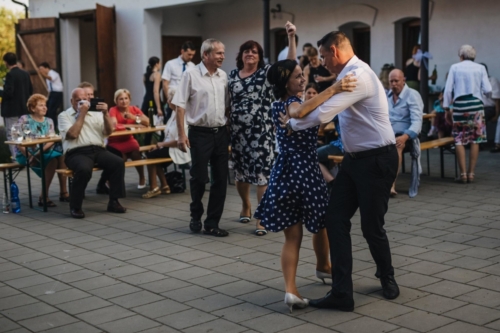 Zpíváme a tancujeme s vámi